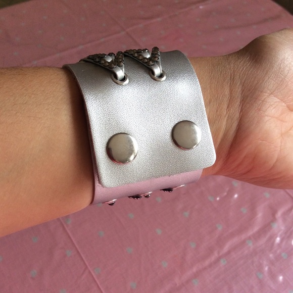 💥HP 💥 Wristlet jewelry- Shiny fashionable Valentine gift - Picture 2 of 6